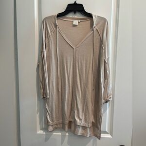 Women's 3/4 Sleeve V-Neck Top